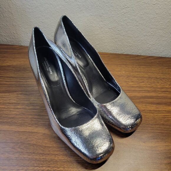 Michael Kors Collection Crackled Metallic Leather Gigi Pump - Picture 2 of 14